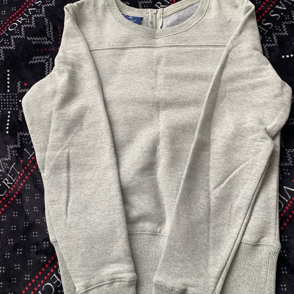 Champion crew neck size S  with cute zipper accent in the back
